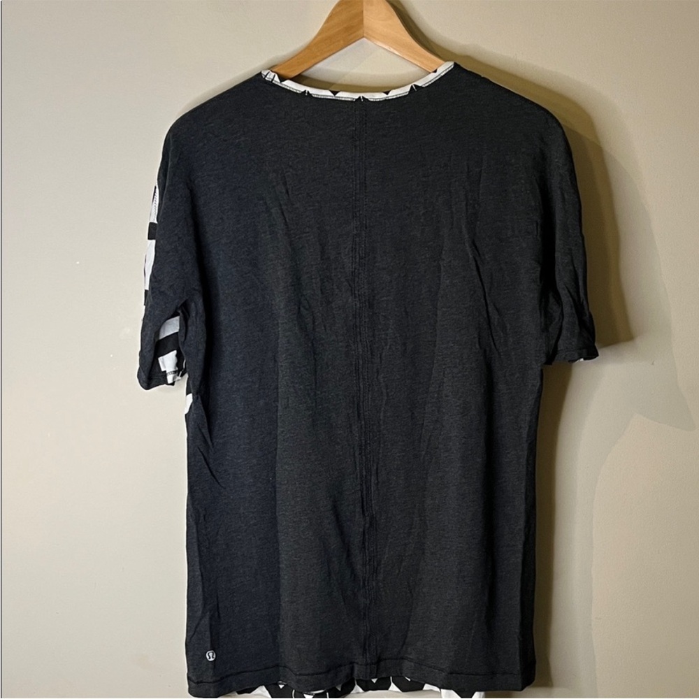 Lululemon Devotion Tee 🖤🤍 - Picture 7 of 7